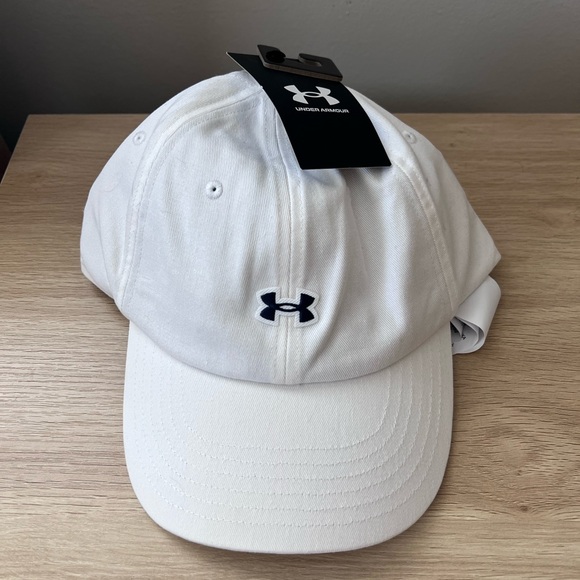 Under Armour Classic White Hat - Picture 1 of 1